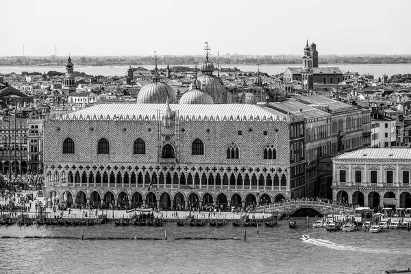 Słynny Doge s Palace Wenecja - Palazzo Ducale w St oznacza kwadrat — Zdjęcie stockowe