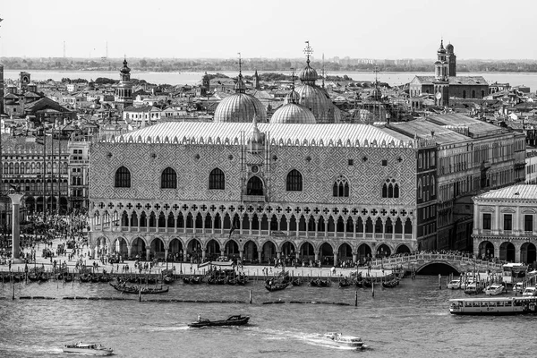Famoso Palacio Ducal en Venecia - Palazzo Ducale en la Plaza de San Marcos —  Fotos de Stock