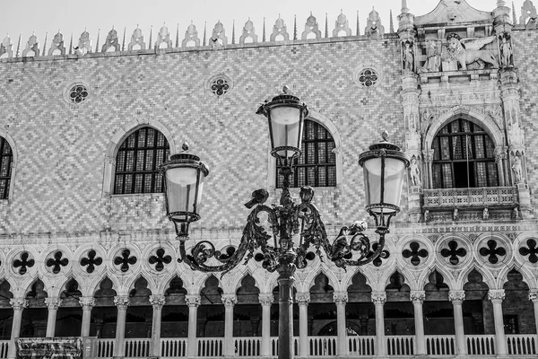 Famoso Palacio Ducal en Venecia - Palazzo Ducale en la Plaza de San Marcos —  Fotos de Stock