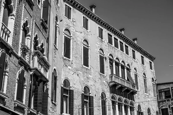 Typische venezianische Gebäude — Stockfoto