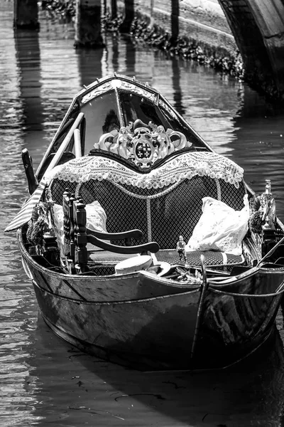 Góndola en Venecia - Servicio de góndola en los canales —  Fotos de Stock