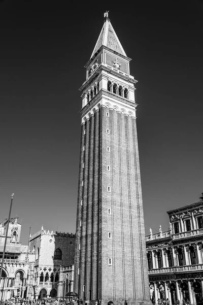 Campanile Tower aan het San Marks plein in Venetië - San Marco — Stockfoto