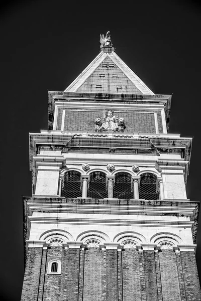 Campanile Tower på St Marks Square i Venezia - San Marco – stockfoto