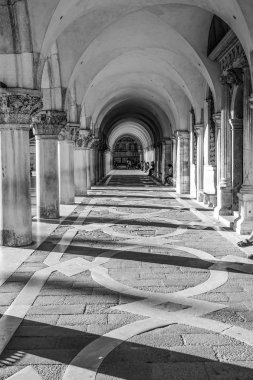 Colonnade Doge s Palace - Piazza Ducale San Marco altında