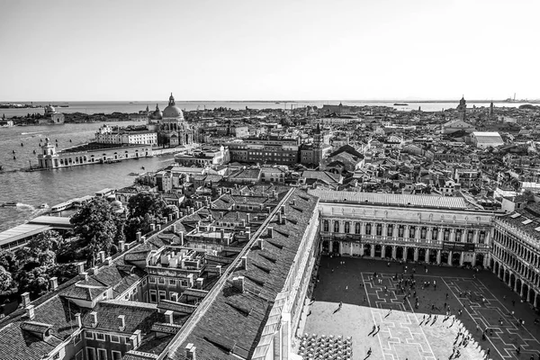 Widok z lotu ptaka nad St Mark s placu w Wenecji - San Marco — Zdjęcie stockowe