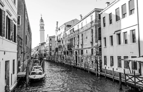 Os canais na cidade de Veneza — Fotografia de Stock