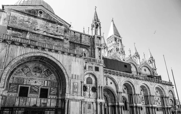 Csodálatos bazilika San Marco Velence-Szent Márk s téren — Stock Fotó