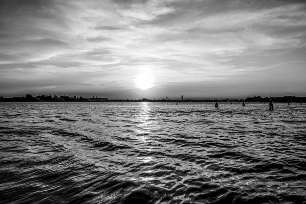 Venetië bij zonsondergang - groothoek schot — Stockfoto