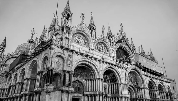 Increíble Basílica de San Marco en Venecia Plaza de San Marcos —  Fotos de Stock