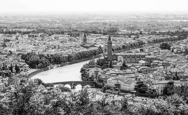 Atemberaubende Luftaufnahme über der Stadt Verona — Stockfoto