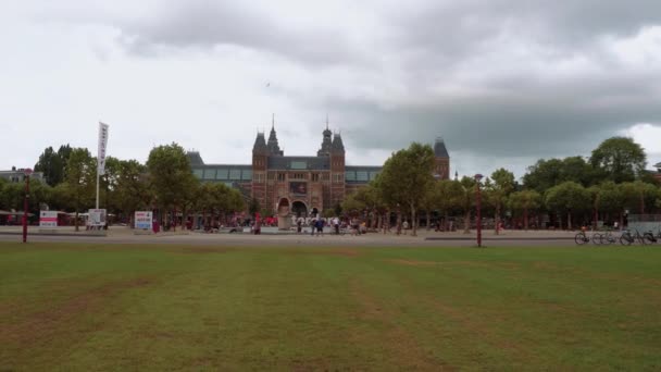 Большой концертный зал на музейной площади в Амстердаме — стоковое видео