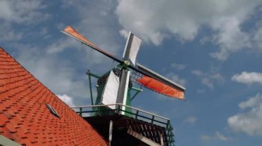 Hollanda'da güzel yel değirmeni