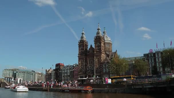 Igreja de São Nicolau no centro da cidade de Amsterdã — Vídeo de Stock