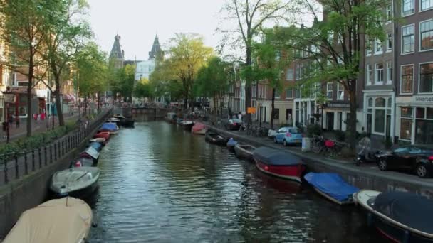 Pięknych kanałów w centrum Amsterdamu — Wideo stockowe