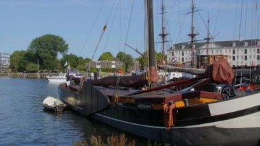 Güzel tekne ve yelkenli gemi Amsterdam