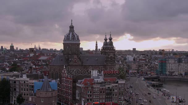 Erstaunliche luftaufnahme über dem stadtzentrum von amsterdam — Stockvideo