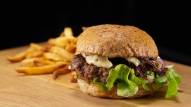 Lezzetli Fast Food Burger - Hamburger yemeye hazır