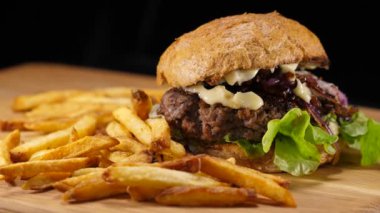 Taze ızgara Hamburger patates kızartması - Amerikan Burger