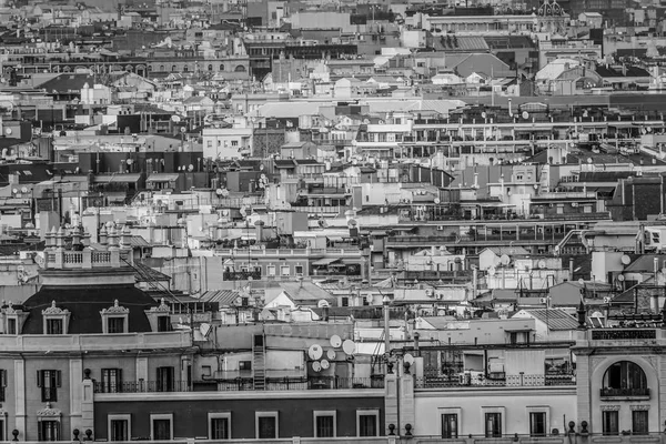 Barselona şehrinin üzerinde havadan görünümü