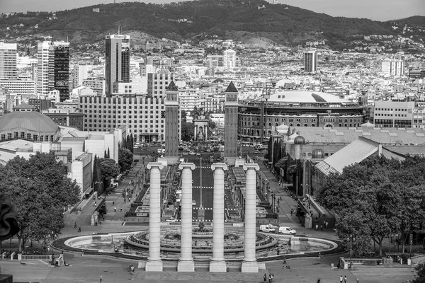Wunderschöne stadt barcelona - luftaufnahme vom nationalen kunstmuseum an der placa de espanya — Stockfoto