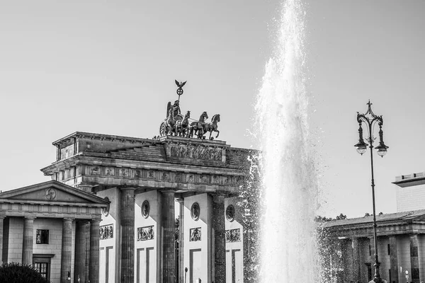 Дивовижні Бранденбурзьких воріт називається Brandenburger Tor в Берліні — стокове фото