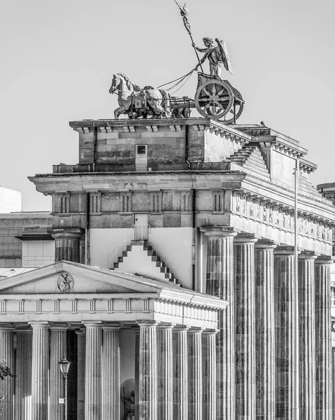 Incredibile Porta di Brandeburgo chiamata Brandenburger Tor a Berlino — Foto Stock