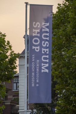 Müzenin bayrağı - Amsterdam - Ulusal Müzesi Amsterdam Hollanda - 20 Temmuz 2017 alışveriş