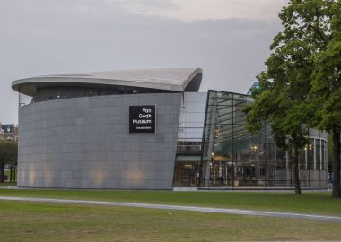 Van Gogh Müzesi Amsterdam - Amsterdam - Hollanda - 20 Temmuz 2017 modern binanın