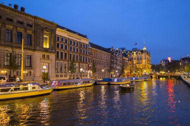 Muhteşem Amsterdam - geceleri - güzel Amsterdam - Hollanda - 20 Temmuz 2017 Kanallar