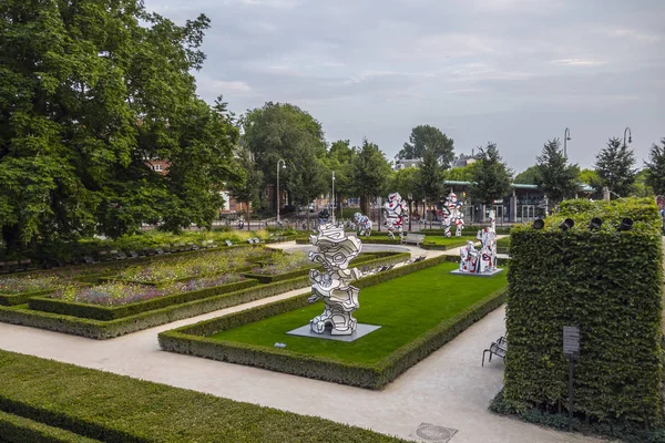 Die gärten des nationalmuseums amsterdam - amsterdam - die niederlande - 20. juli 2017 — Stockfoto