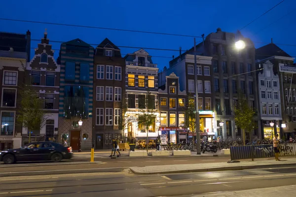 Amsterdam - güzel bir akşam görünümü - Amsterdam - Hollanda - 20 Temmuz 2017 tipik binalar