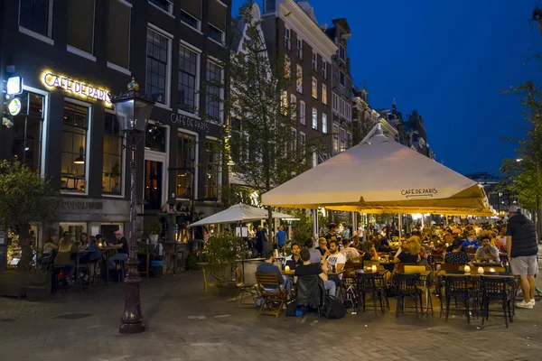 Street Bar en restaurant in het centrum van Amsterdam - Amsterdam - The Netherlands - 20 juli 2017 — Stockfoto