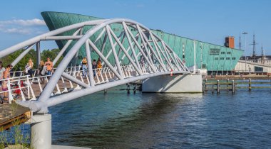 Bilim Müzesi Amsterdam yaya köprüsü