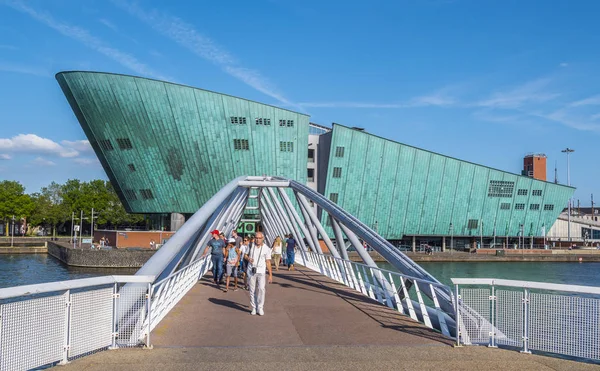 Modern Bilim Müzesi Amsterdam Nemo diyor