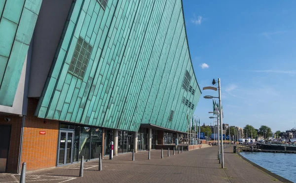 Modern Bilim Müzesi Amsterdam Nemo diyor