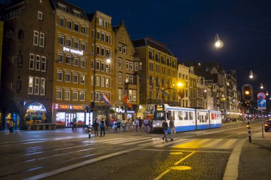Damrak Amsterdam - Amsterdam - Hollanda - 20 Temmuz 2017, sokak görünümü
