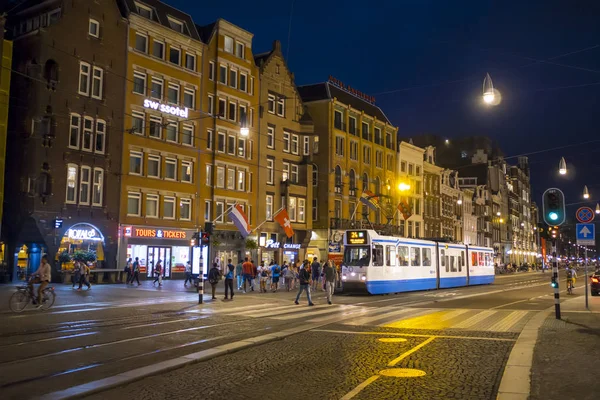 Damrak Amsterdam - Amsterdam - Hollanda - 20 Temmuz 2017, sokak görünümü