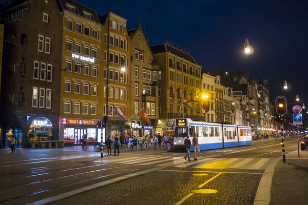 Damrak Amsterdam - Amsterdam - Hollanda - 20 Temmuz 2017, sokak görünümü