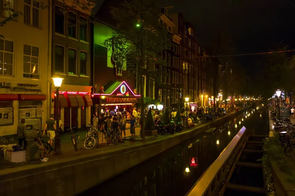 Amsterdam Kırmızı Fener Sokağı - tipik görünümü - Amsterdam - Hollanda - 20 Temmuz 2017