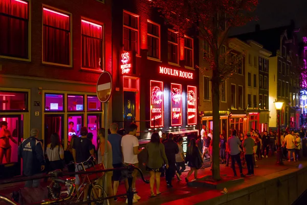 Amsterdam - Kırmızı Fener Sokağı - Amsterdam - Hollanda - 20 Temmuz 2017 Moulin Rouge Bar ve seks shop