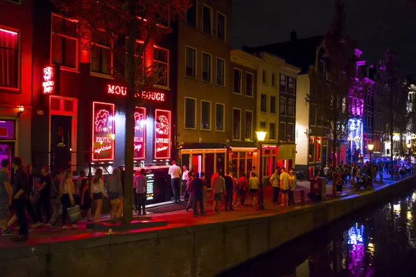 Moulin Rouge Bar y sex shop en Amsterdam - barrio rojo - AMSTERDAM - PAÍSES BAJOS - 20 DE JULIO DE 2017 — Foto de Stock