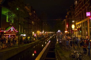 Red Light District Amsterdam - Amsterdam - Hollanda - 20 Temmuz 2017 renkli Kanallar