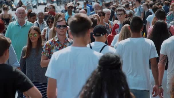 A busy place in the city - crowd of people on the streets - Extreme Slow Motion - AMSTERDAM HOLLAND - JULY 21, 2017 — Stock Video