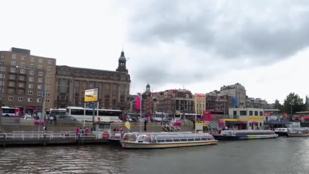 Az Amszterdam központjában - view, Central Station — Stock videók