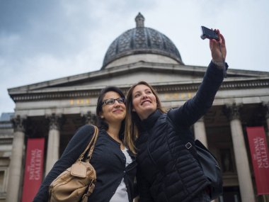 Selfies Londra'da - kızlar gezi yapma
