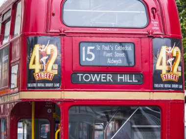 Tower Hill eski Londra otobüsü