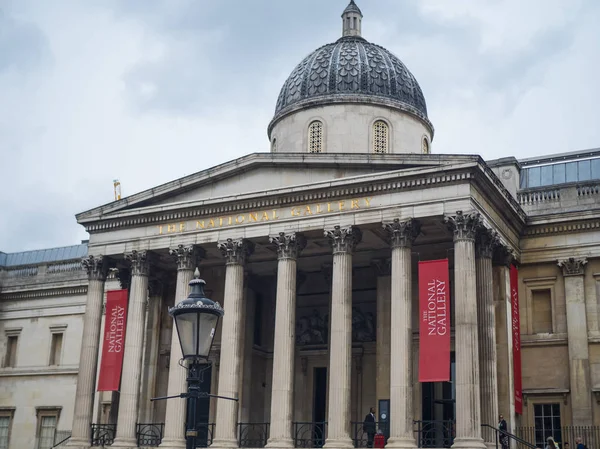 Die nationale galerie in london - berühmtes denkmal — Stockfoto