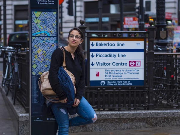 Tipik turist fotoğraf Londra Piccadilly Circus