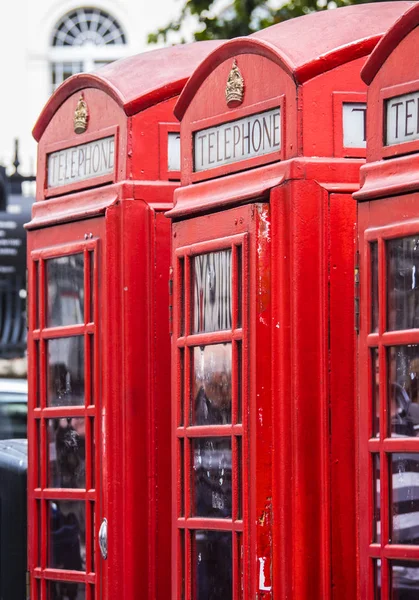 Londra - güzel Simgesel Yapı ünlü kırmızı telefon kulübesi