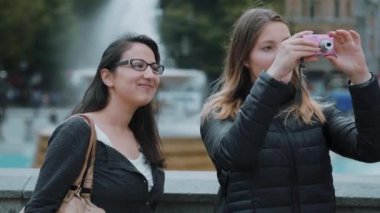 Londra - bir turistik gezi üzerinde iki arkadaş ziyaret